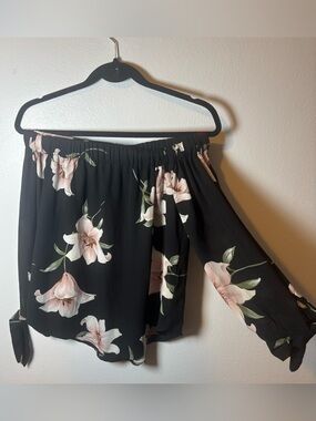 Premise Studio Black Off-Shoulder Blouse with Pink Lilies and Tie Sleeves